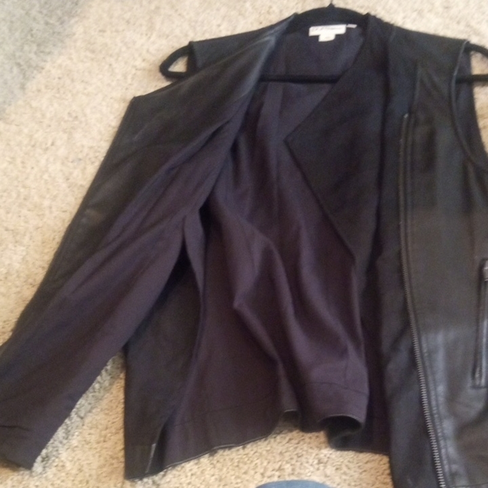DKNY Women"s Sleek Black Lamb Skin and Fabric Vest, Size Medium - Picture 16 of 16